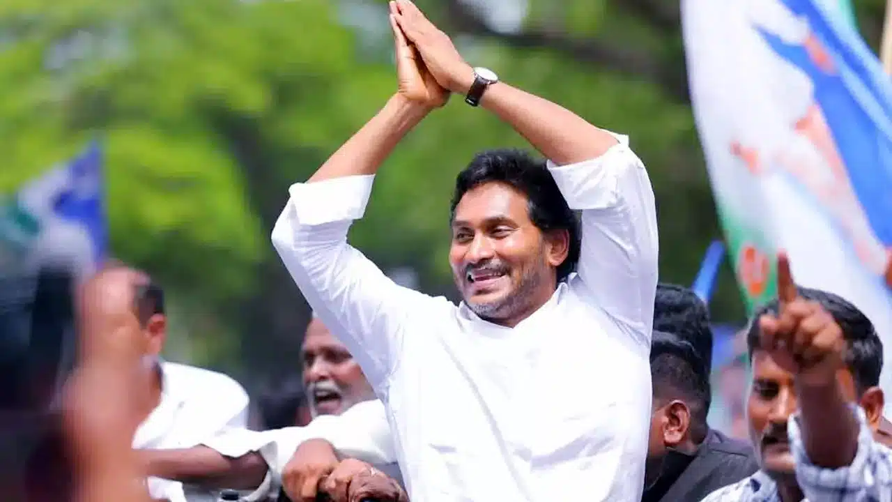 Ys Jagan : జగన్ చేతికి సరికొత్త బ్రహ్మాస్త్రం .. కూటమి కి వణుకు పుట్టించే బ్రేకింగ్ న్యూస్..!