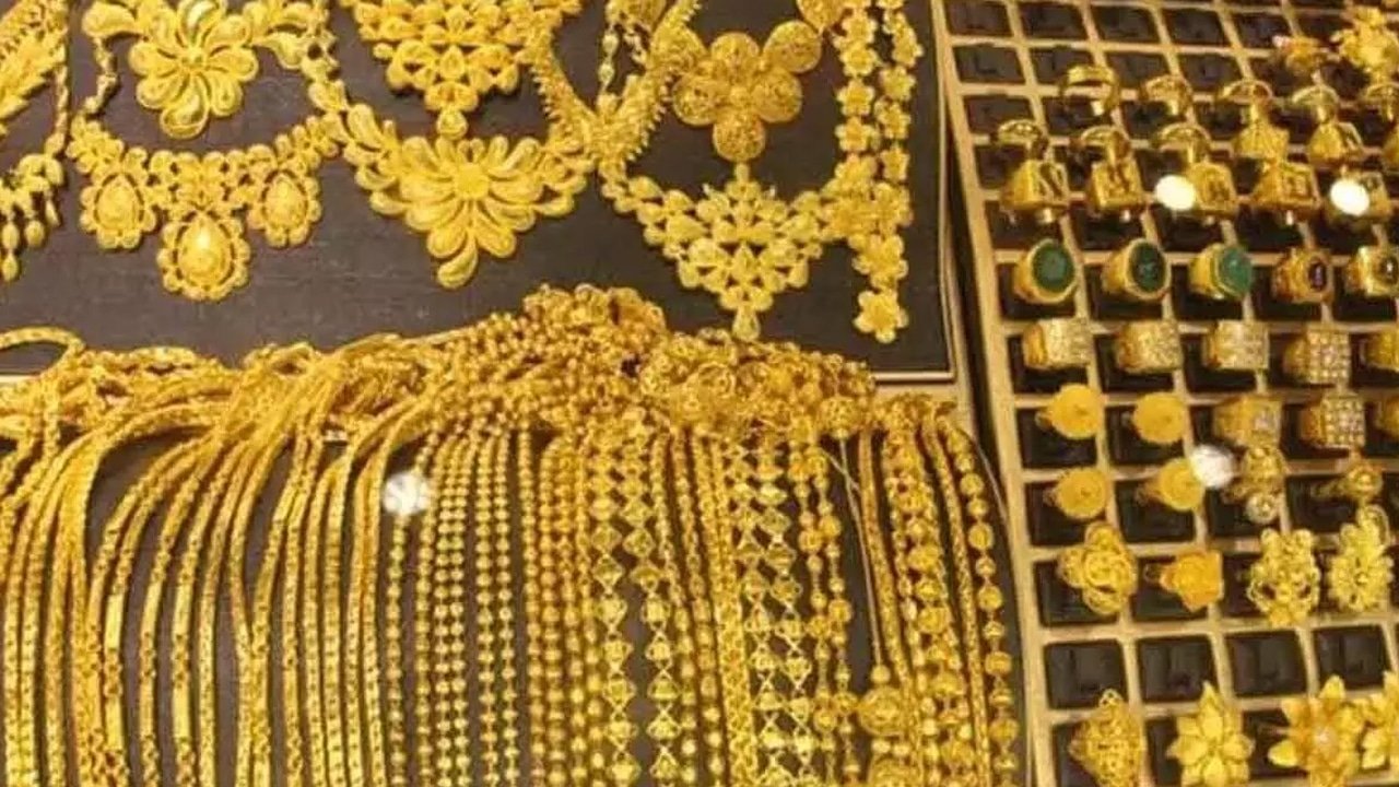 Gold and Silver Rates Today 2026 Feb 23 : పెళ్లిళ్ల సీజన్‌లో బంగారం కొనుగోలు చేసే మహిళలకు గుడ్ న్యూస్.. స్థిరంగా బంగారం, వెండి ధరలు.. నేటి ధరలు ఇవే..!