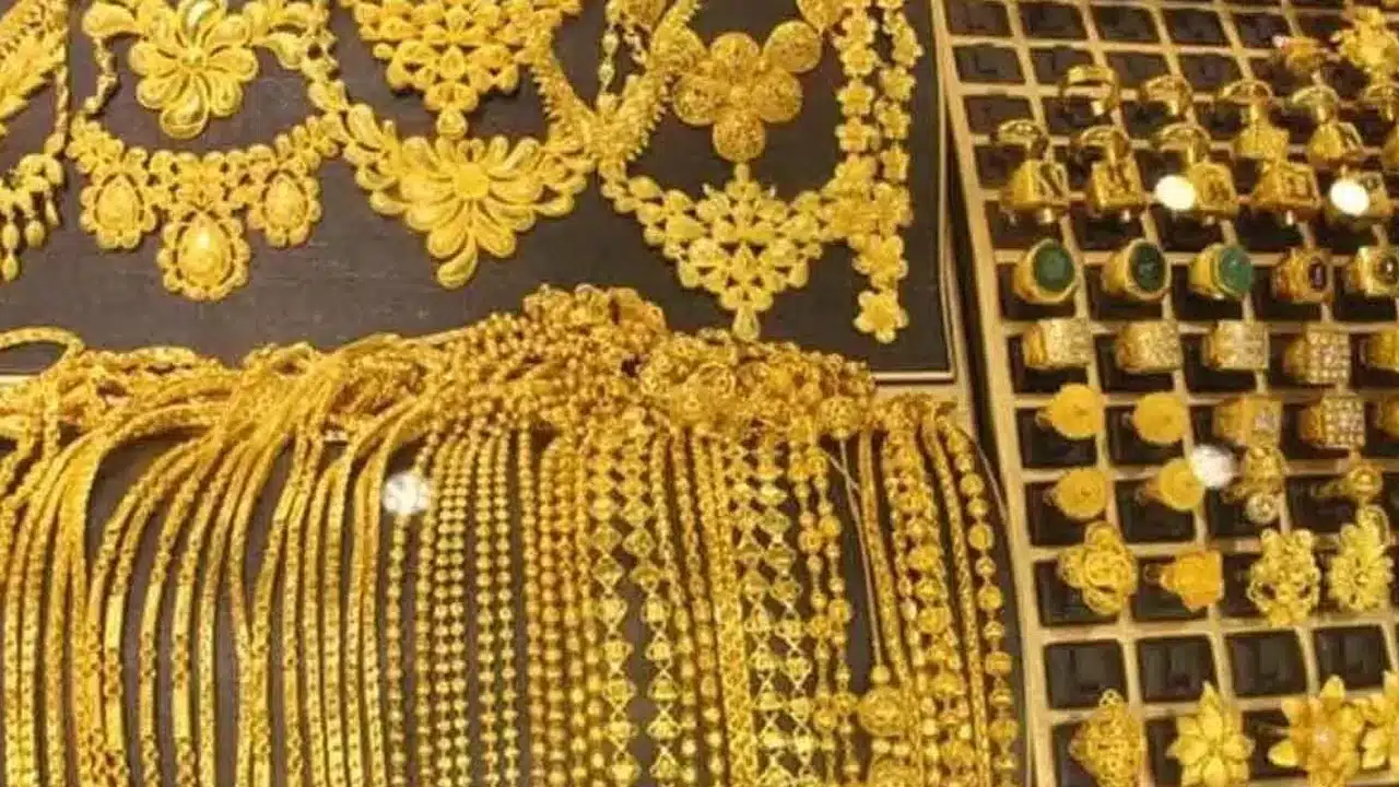 Gold and Silver Rates Today 2026 Feb 23 : పెళ్లిళ్ల సీజన్లో బంగారం కొనుగోలు చేసే మహిళలకు గుడ్ న్యూస్.. స్థిరంగా బంగారం, వెండి ధరలు.. నేటి ధరలు ఇవే..!