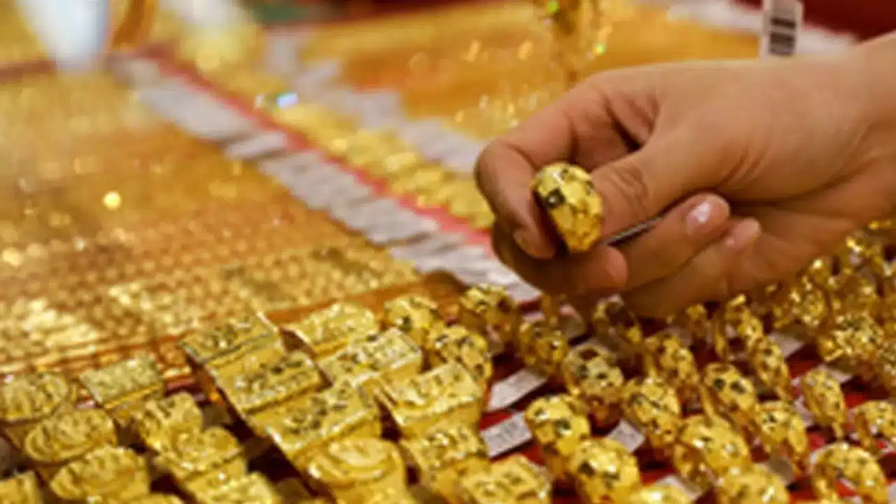 Gold Silver Rates 21 Feb 2026 Today : పెళ్లిళ్ల సమయంలో మహిళలకు భారీ షాక్.. భారీగా పెరిగిన బంగారం ధరలు