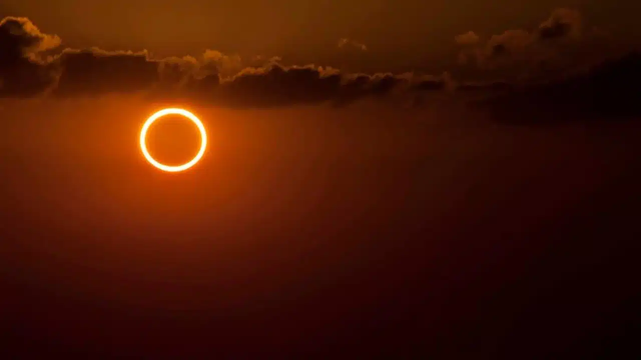 Surya Grahan 2026: ఈరోజే ఆకాశంలో అద్భుతం.. ‘రింగ్ ఆఫ్ ఫైర్’ సూర్యగ్రహణం! భారత్లో కనిపిస్తుందా?