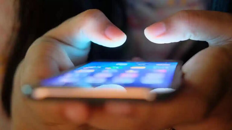 Screen Time : డిజిటల్ యుగం .. గుండెపై పడుతున్న భారం: అధిక స్క్రీన్ టైమ్ మన ఆరోగ్యాన్ని ఎలా దెబ్బతీస్తుందో తెలుసా ?