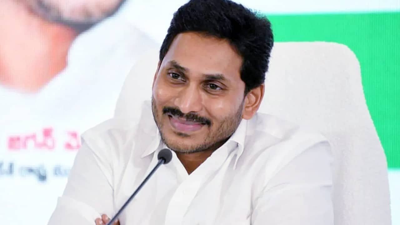 Ys Jagan : డిల్లీ పీఠం దద్దరిల్లే లా YCP సంచలన నిర్ణయం , వైఎస్ జ‌గ‌న్‌ కోసం ఏపీ కి డిల్లీ పెద్దలు..!