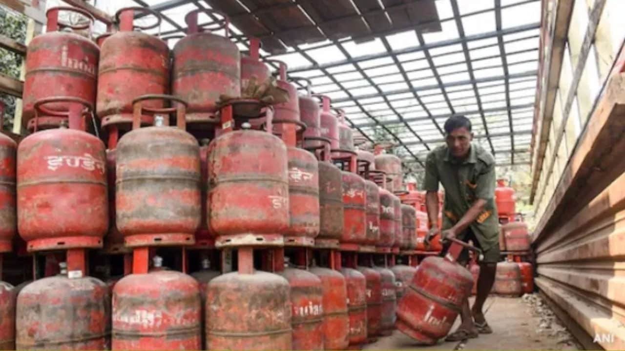 Gas Shortage : ఎల్పీజీ గ్యాస్‌ సరఫరాపై కేంద్ర ప్రభుత్వం మరో కీలక ప్రకటన ..!