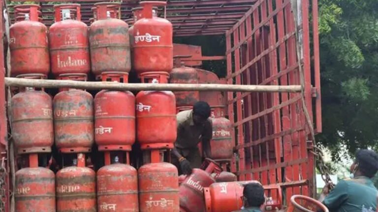 LPG Gas : పశ్చిమాసియా యుద్ధ ప్రభావం .. గ్యాస్ సిలిండర్లపై కేంద్రం సంచలన ప్రకటన ..!