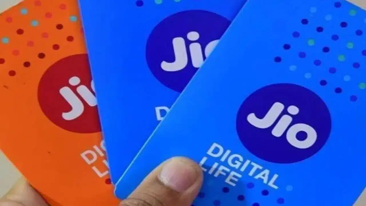 Jio Plan : జియో నుంచి అదిరిపోయే ప్లాన్ .. తక్కువ రీఛార్జ్‌తో ఏడాది వ్యాలిడిటీ .. మరెన్నో బెనిఫిట్స్ వివరాలివే ..!