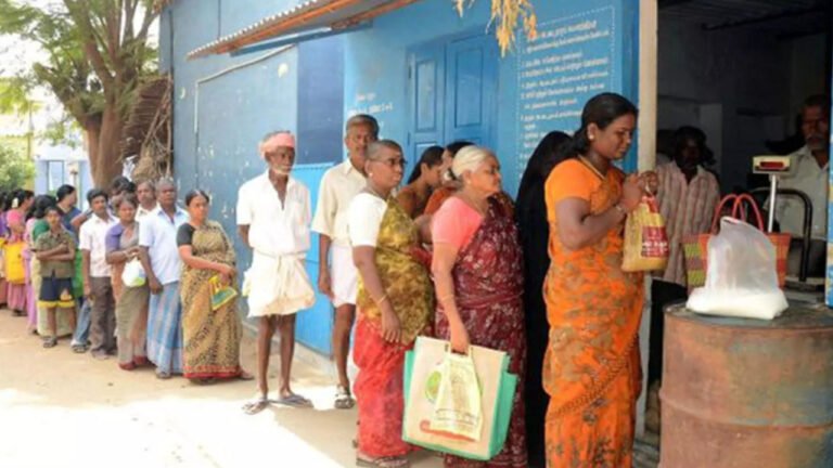 Ration Card : రేషన్ కార్డు లబ్ధిదారులకు గుడ్ న్యూస్ ..  ఇక నెల నెలా లైన్లలో నిలబడే అవసరం లేకుడానే రేషన్ ..!