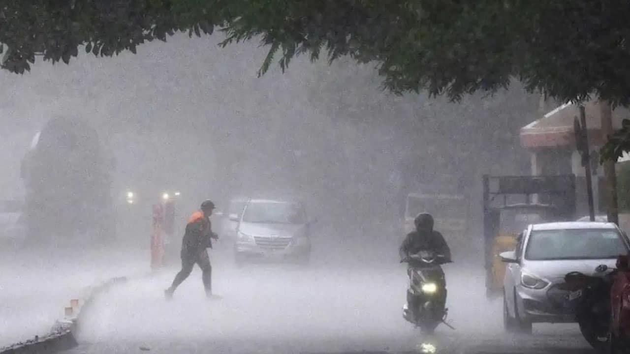 IMD Rain Alert : రానున్న రెండు రోజుల పాటు భారీ వర్షాలు .. ఈ జిల్లాలకు ఆరెంజ్ అలర్ట్ ..!