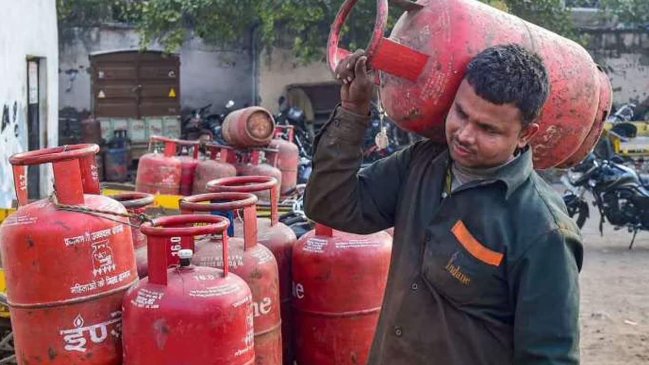 LPG Gas : వంట గ్యాస్ బుక్ చేసినా రావటం లేదా? .. అయితే ఇలా చేయండి ..వెంటనే సిలిండర్ డెలివరీ .. !