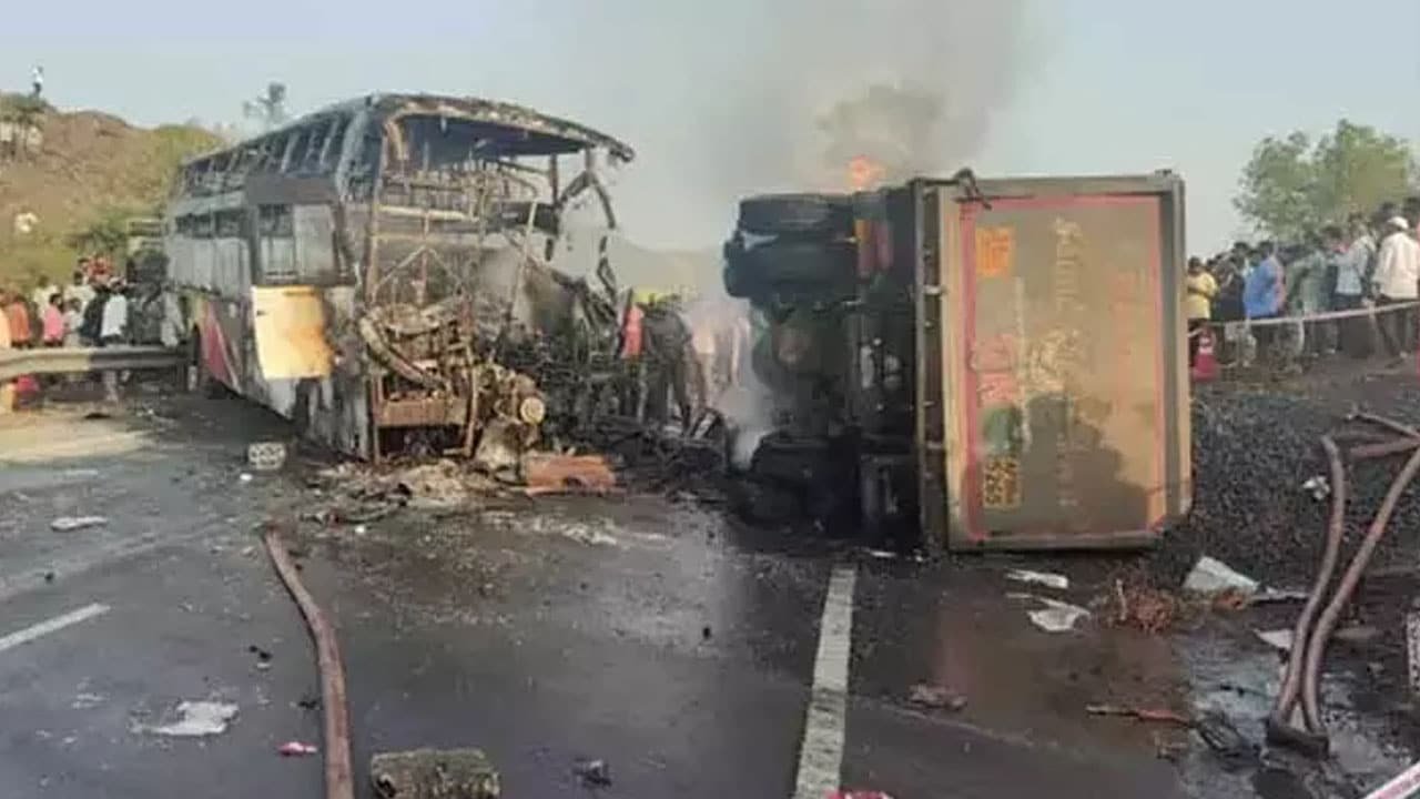 Markapuram : మార్కాపురం బస్సు ప్రమాదం .. వెలుగులోకి విస్తుపోయే విషయాలు ..!