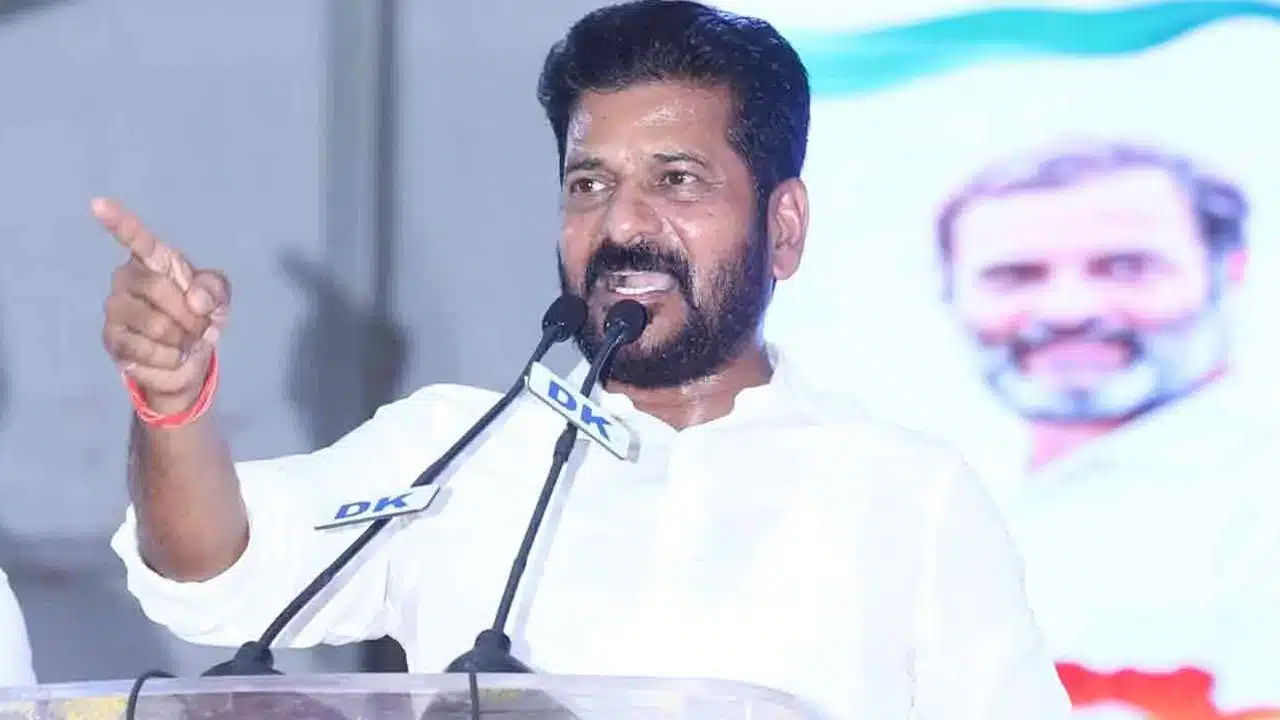 Revanth Reddy : ఊర మాస్ వార్నింగ్ ఇచ్చిన CM రేవంత్..!