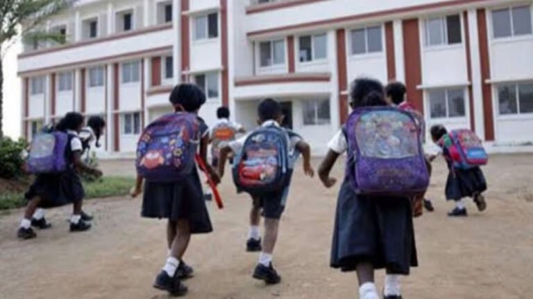 students : విద్యార్థులకు బ్యాడ్ న్యూస్ .. రేపు సెలవు లేదు .. ఒంటి పూట బడులపై కీలక నిర్ణయం..!