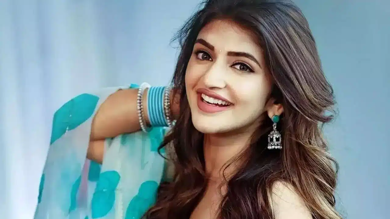 Srileela dances with college boys..!