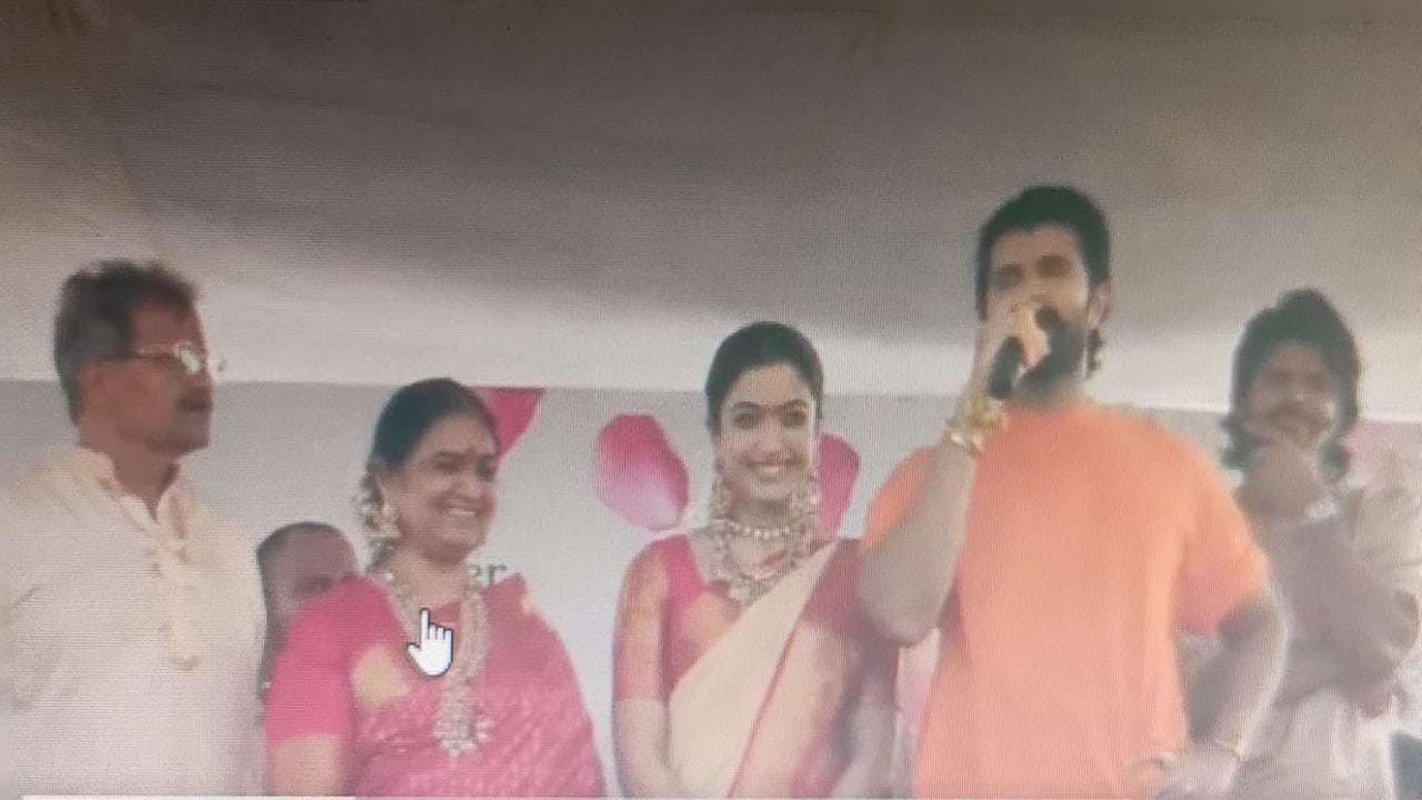 Vijay Deverakonda : ఇక పై రెగ్యులర్‌గా వస్తా .. ఊరికి చేసేది చాలా ఉంది : స్వగ్రామంలో విజయ్ దేవరకొండ ఎమోషనల్‌ ..!