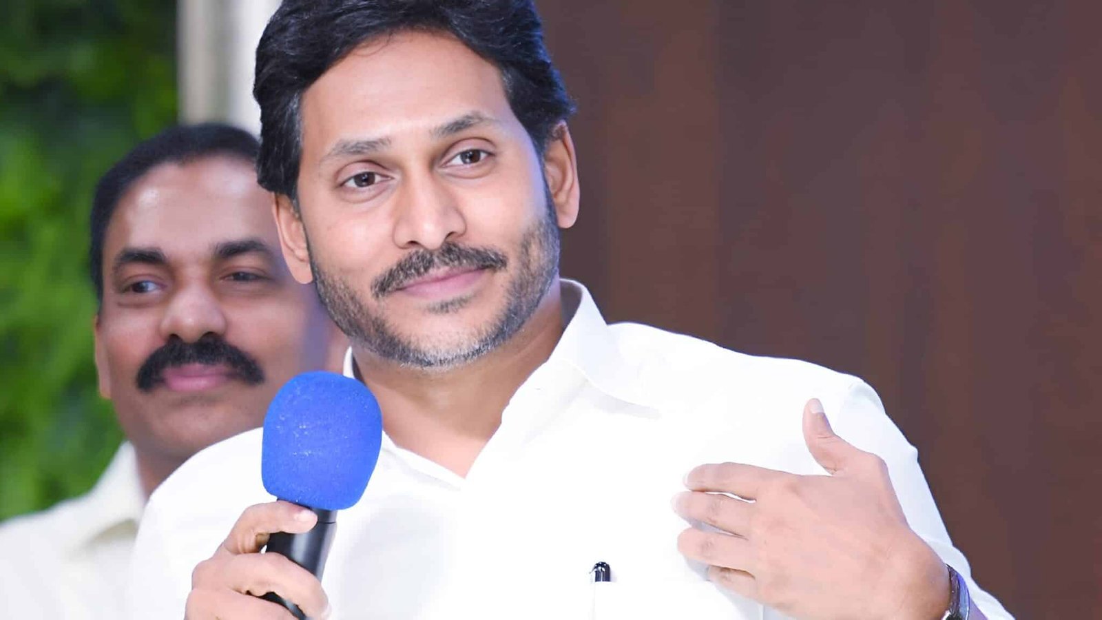 YS Jagan : వైసీపీ భవిష్యత్తు ని సర్వనాశనం చేస్తున్న జగన్..!