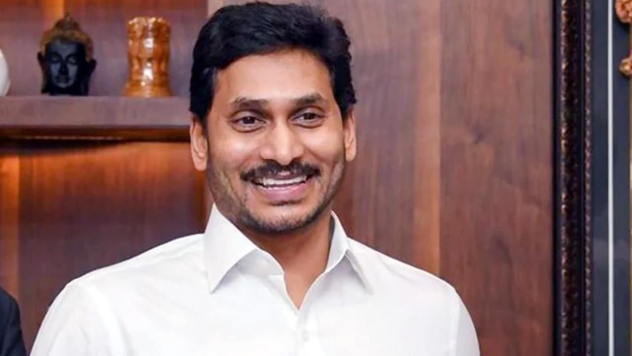 YS Jagan : 2024 దారుణ ఓటమి తరవాత ఇన్నాళ్ళకి జగన్ కి బ్రహ్మాండమైన శుభవార్త..!