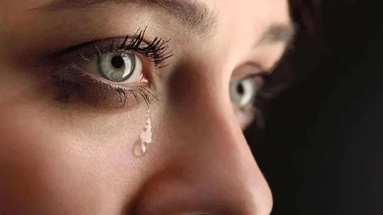 Tears-Sweet : కన్నీళ్లు – చెమట .. రెండూ ఉప్పే ఎందుకు ఉంటాయి ? .. మన శరీరంలోని అద్భుత రసాయన రహస్యం ఇదేనా..!