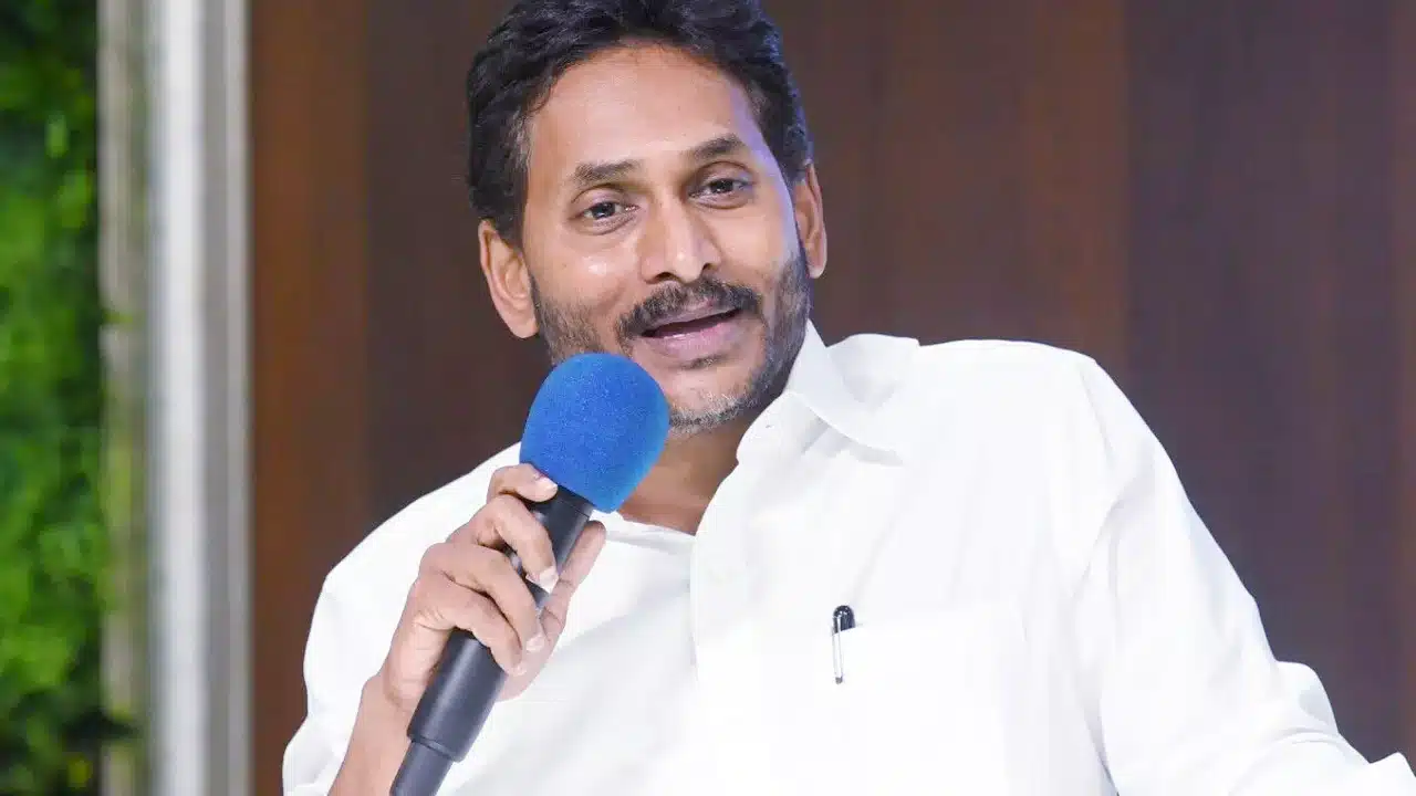 YS Jagan : జగన్ కి కొండంత బలం, టాప్ లీడర్ వైసీపీ లోకి రీ ఎంట్రీ..!