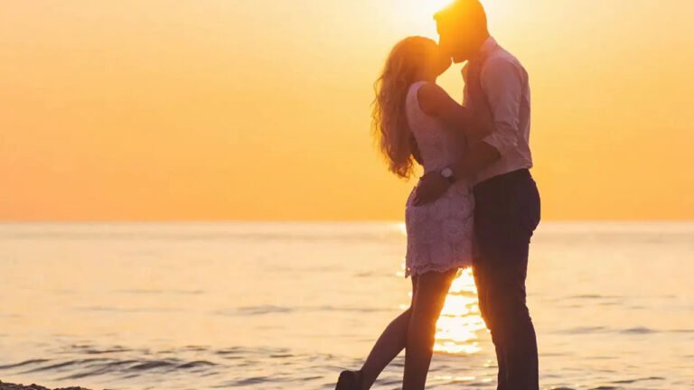 Kissing Disease : ఎవరినైనా ముద్దుపెట్టుకుంటున్నారా? .. తస్మాత్ జాగ్రత్త.. ముంచుకొస్తున్న కొత్త వైరస్ ముప్పు!