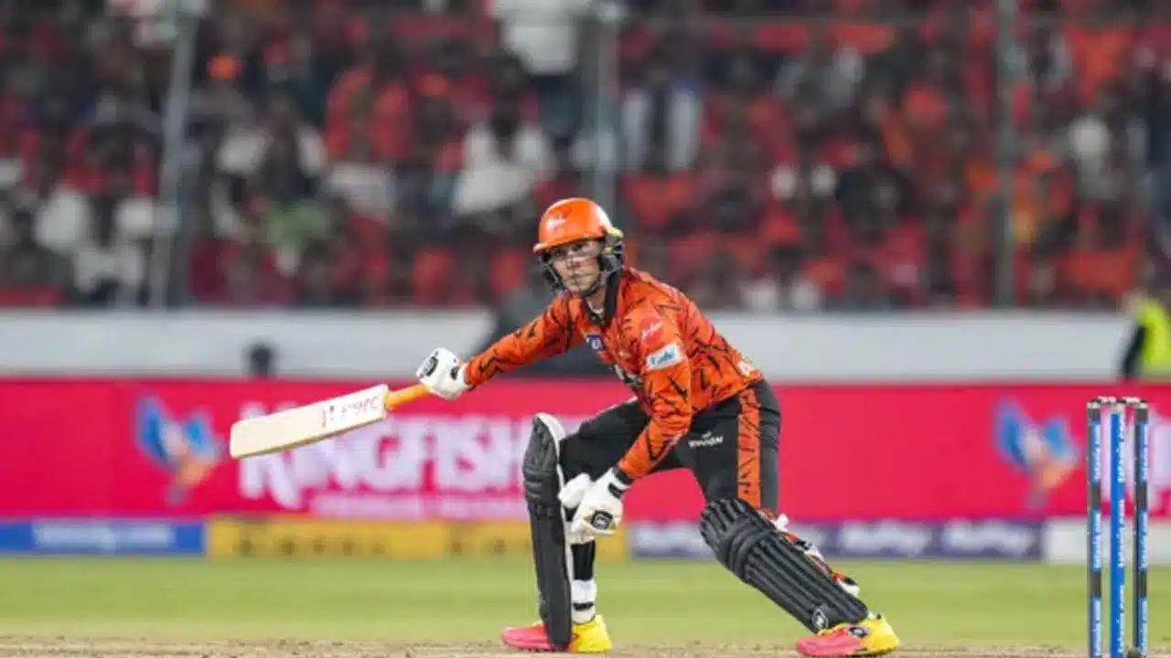 Abhishek Khatarnak's record with sixes