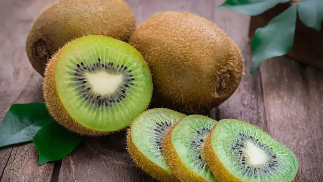 Benefits of eating kiwi fruit daily