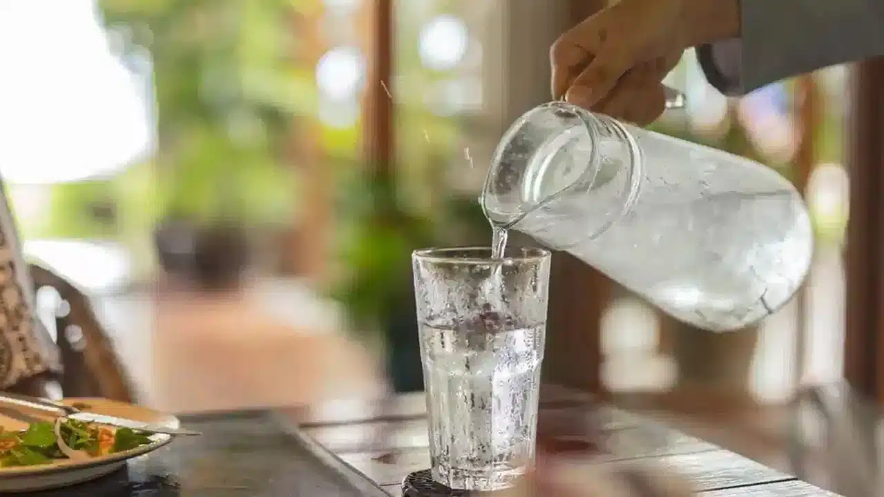 Dangers of drinking cold water after meals