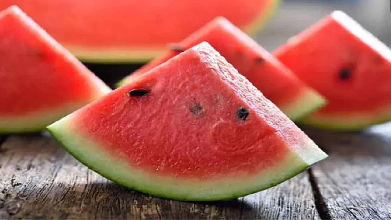 Watermelon : పుచ్చకాయ తినేటప్పుడు ఈ తప్పు చేస్తున్నారా ?.. అయితే మీ జీర్ణవ్యవస్థ ఖతమే.. !