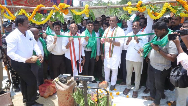 Nalgonda : నల్లగొండలో ధాన్యం కొనుగోలు కేంద్రం ప్రారంభం