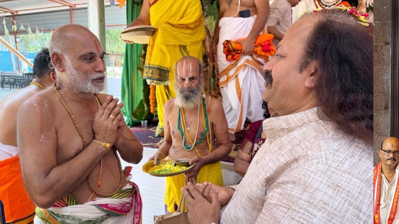 Puranapanda Srinivas ఒకే రోజు మూడు మహా క్షేత్రాలను దర్శించుకున్న పురాణపండ శ్రీనివాస్