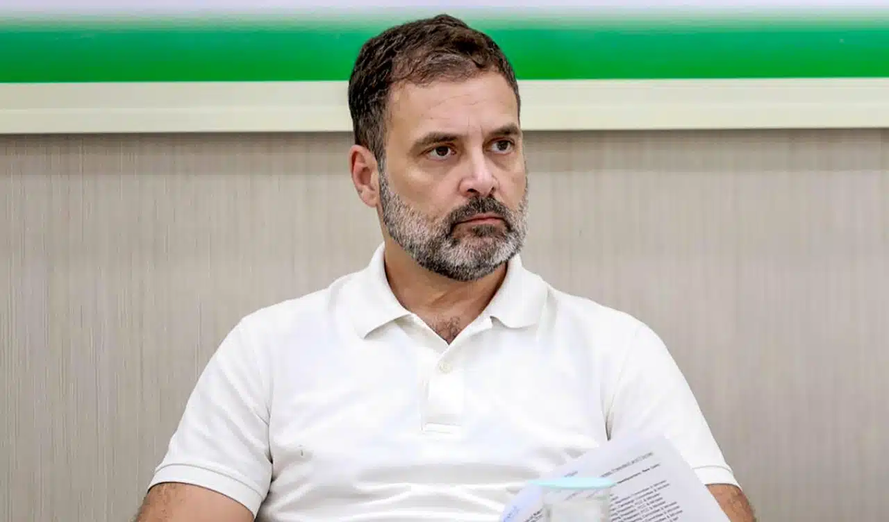 Rahul Gandhi : రాహుల్ గాంధీ పై విరుచుకుపడుతున్న జనం..!