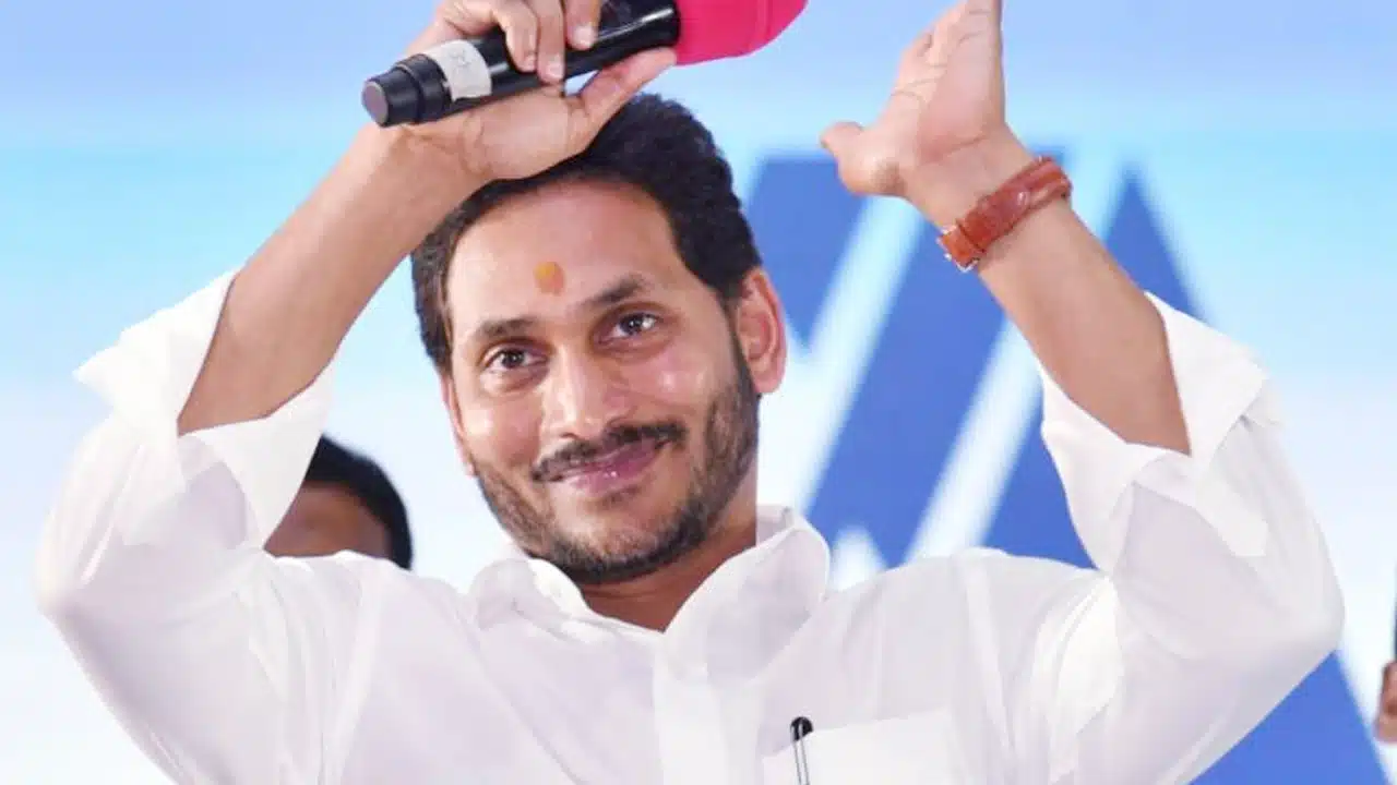 Ys Jagan : అతిపెద్ద నాయకుడు తిరిగి వైసీపీ లోకి .. జగన్ ఆనందానికి అవధులు లేవు