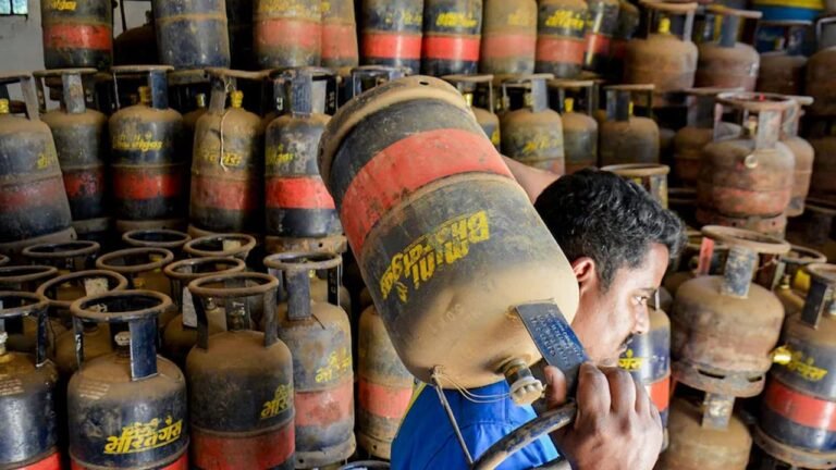 LPG Price Hike 2026 : మళ్లీ షాకిచ్చిన గ్యాస్ ధరలు.. సిలిండర్‌పై భారీ పెంపు.. హైదరాబాద్‌లో కొత్త రేట్లు ఇవే!