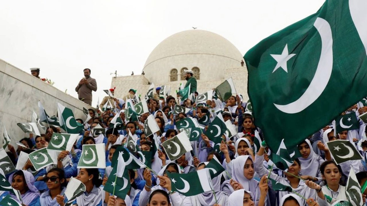 Pakistan : తోటి ముస్లిం దేశాన్ని దారుణ వెన్నపోటు పొడిచిన పాకిస్తాన్ .. ఛీ థూ అని తిడుతున్న ముస్లింలు