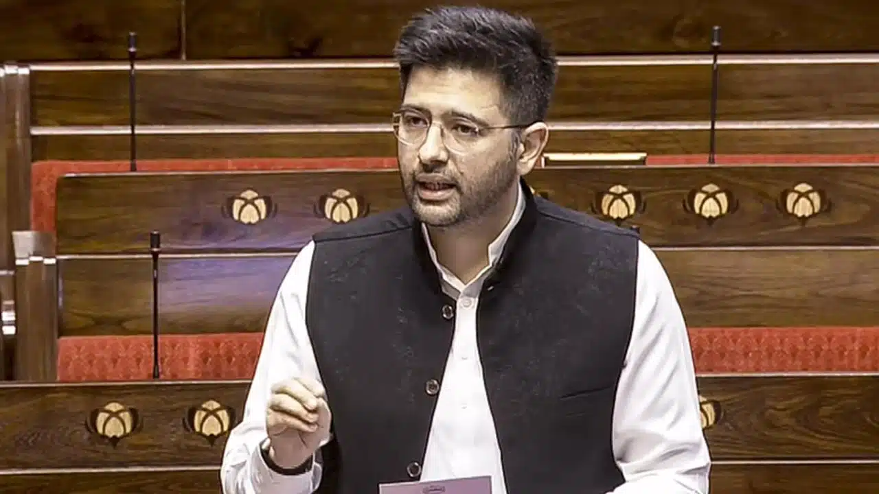 Raghav Chadha Fire on AAP: నా నోరు నొక్కితే గెలిచినట్లు కాదు.. సొంత పార్టీపై రాఘవ్‌ చడ్డా సంచలన వ్యాఖ్యలు.. BJP లోకి ఎంట్రీ కన్ఫర్మ్?