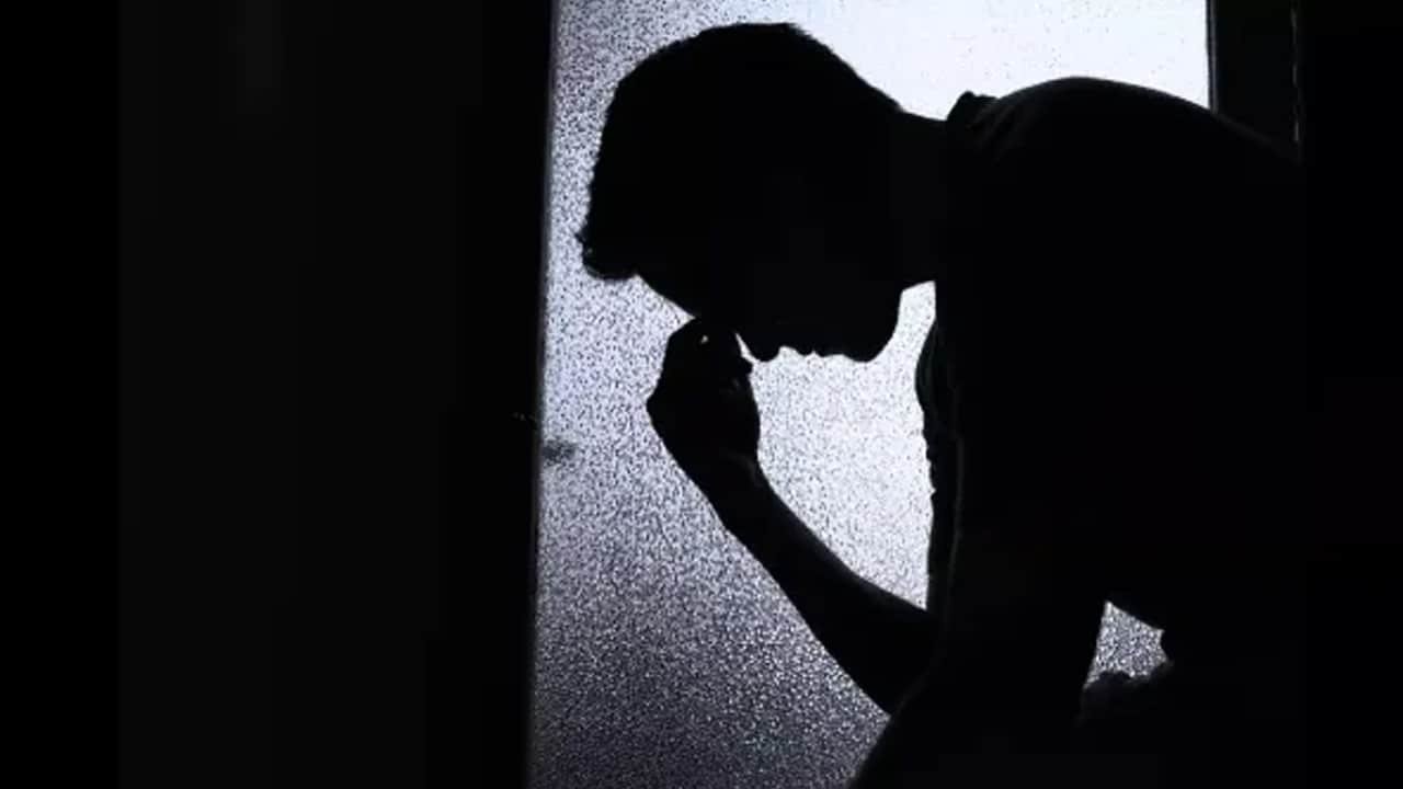 Husband : నేను చ‌చ్చిపోతా.. నా భార్య టార్చ్ త‌ట్టుకోలేక‌పోతున్న‌..  భ‌ర్త కలెక్టర్‌కు లేఖ..!