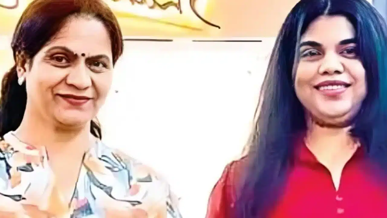 Mother : అమ్మ ప్రేమకు నిలువెత్తు సాక్ష్యం! కూతురి ప్రాణం కోసం కిడ్నీ దానం చేసిన తల్లి..!
