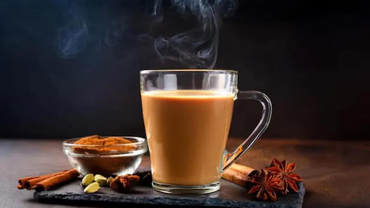 Tea  : ఖాళీ కడుపుతో టీ తాగుతున్నారా? అయితే ఈ డేంజర్ బెల్స్ మీకోసమే.. అసలు నిజాలు ఇవే!