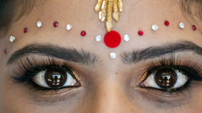 Tilak : నుదిటిపై బొట్టు పెట్టుకోవడం వల్ల ఇన్ని లాభాలా..? సైన్స్ & ఆధ్యాత్మిక రహస్యాలు
