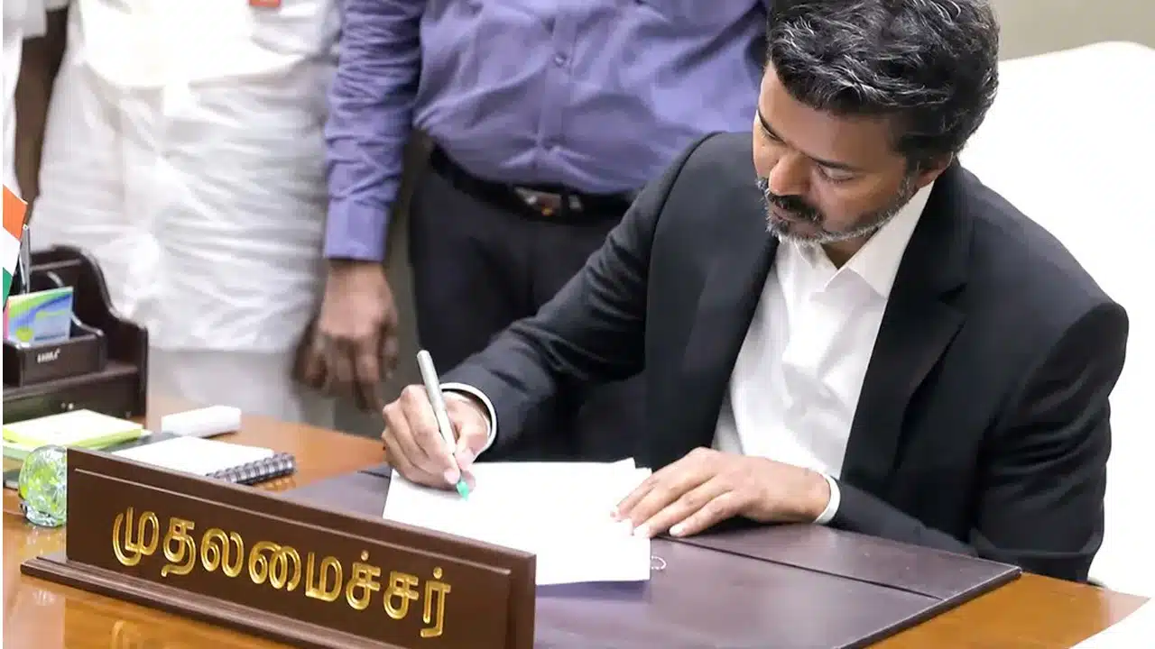 CM Vijay : సీఎం విజయ్ సంచలన నిర్ణయాలు! తొలి సంతకం ఫైల్ ఇదే..!