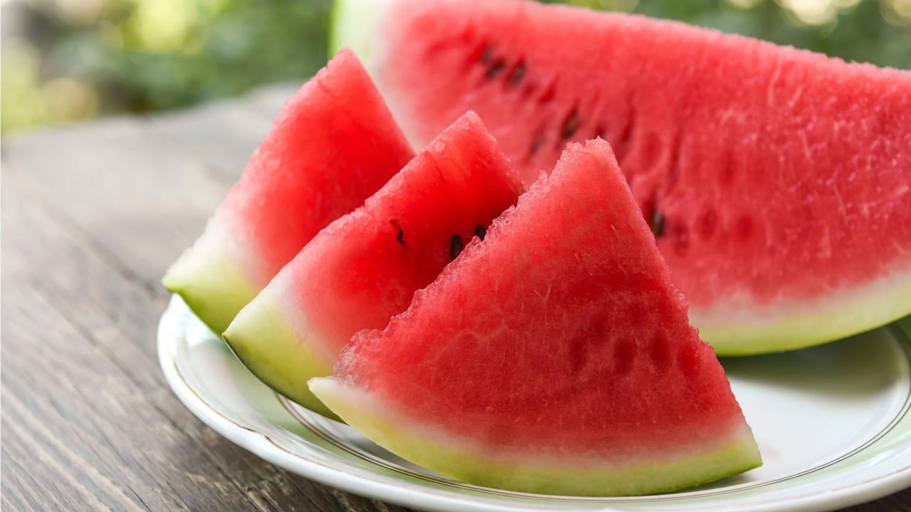 Watermelon : రాత్రి 7 దాటాక పుచ్చకాయ తింటున్నారా? అయితే ఈ ప్రమాదాలు తప్పవు