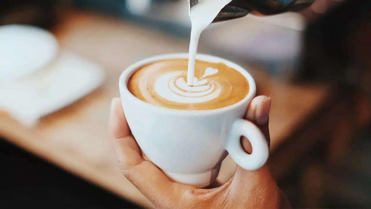 Coffee : ఖాళీ కడుపుతో కాఫీ తాగుతున్నారా? అయితే మీరు డేంజ‌ర్‌లో ప‌డ్డ‌ట్టే..?