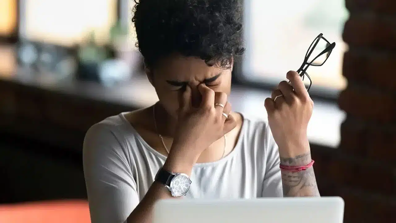 Migraine : స్క్రీన్‌ను ఎక్కువసేపు చూస్తున్నారా..? మైగ్రేన్‌కు ఇదే ప్రధాన కారణం కావొచ్చు!