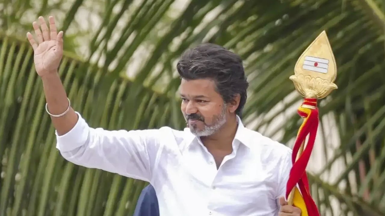 Vijay TVK : టీవీకే ప్రభుత్వానికి ఆ పార్టీల‌ మద్దతు? గవర్నర్ అపాయింట్‌మెంట్ కోరిన దళపతి!