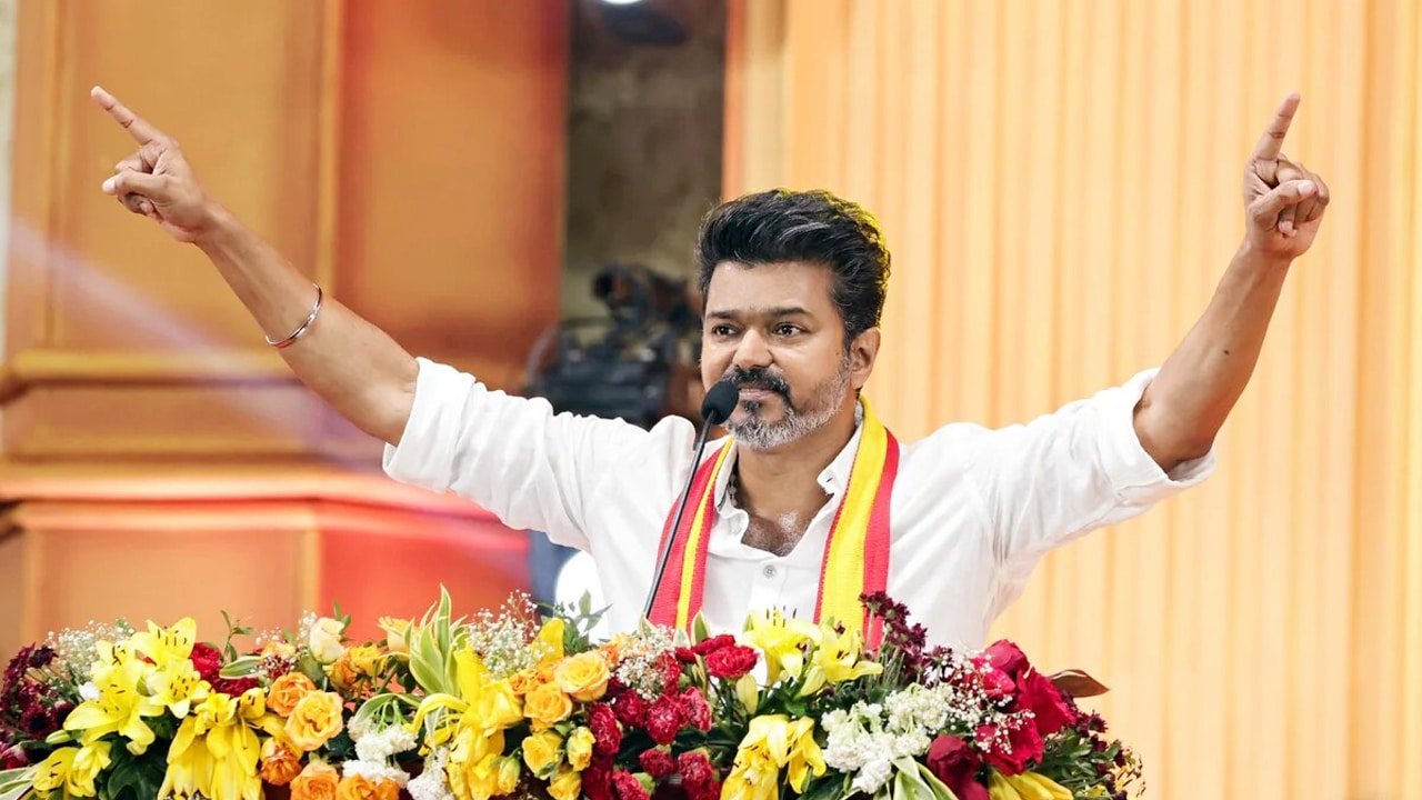 Vijay TVK : తమిళనాడు రాజకీయాల్లో బిగ్ ట్విస్ట్: విజయ్‌కు అన్నాడీఎంకే 35 ఎమ్మెల్యేల మద్దతు? చెన్నైలో రహస్య భేటీ.