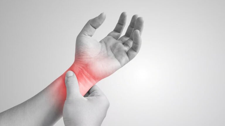 Carpal Tunnel Syndrome : స్మార్ట్ఫోన్, ల్యాప్టాప్ ఎక్కువగా వాడుతున్నారా? జాగ్రత్త ఈ ప్రమాదకర సమస్య వచ్చే ఛాన్స్..! Carpal Tunnel Syndrome : స్మార్ట్ఫోన్, ల్యాప్టాప్ ఎక్కువగా వాడుతున్నారా? జాగ్రత్త ఈ ప్రమాదకర సమస్య వచ్చే ఛాన్స్..!