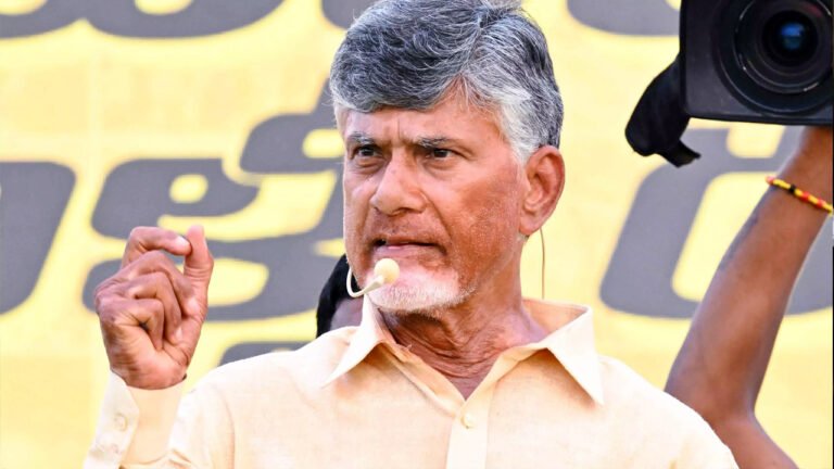 Chandrababu Naidu : మత విద్వేషాలు రెచ్చగొడితే తాట తీస్తాం అంటూ చంద్రబాబు స్ట్రాంగ్ వార్నింగ్‌..!