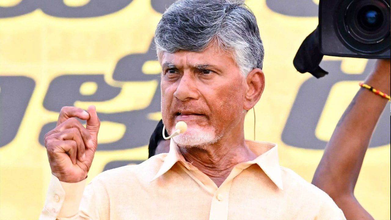 Chandrababu Naidu : మత విద్వేషాలు రెచ్చగొడితే తాట తీస్తాం అంటూ చంద్రబాబు స్ట్రాంగ్ వార్నింగ్‌..!