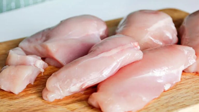 Chicken : రోజూ 100 గ్రాముల చికెన్ తింటే శరీరంలో జరిగే అద్భుతాలు ఇవే..! Chicken : రోజూ 100 గ్రాముల చికెన్ తింటే శరీరంలో జరిగే అద్భుతాలు ఇవే..!