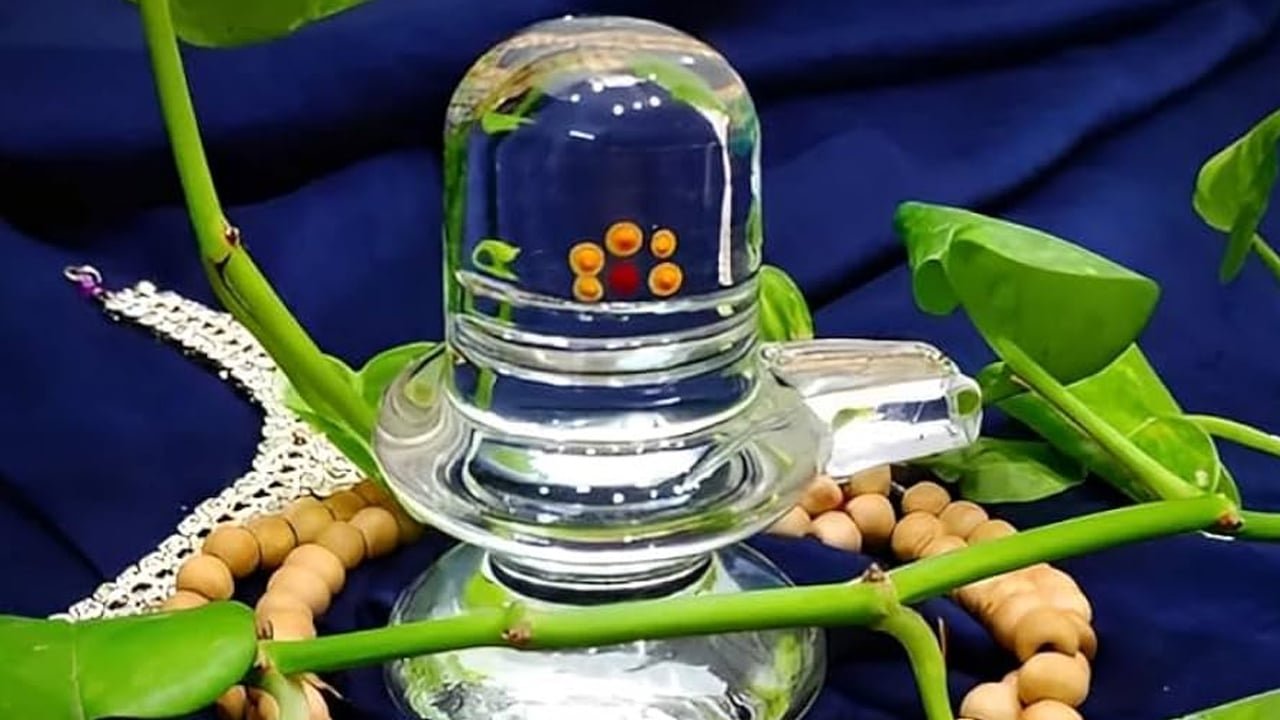 Crystal Shivling : ఇంట్లో స్ఫటిక శివలింగం పెట్టుకోవచ్చా? తెలుసుకోవాల్సిన వాస్తు రహస్యాలు..!