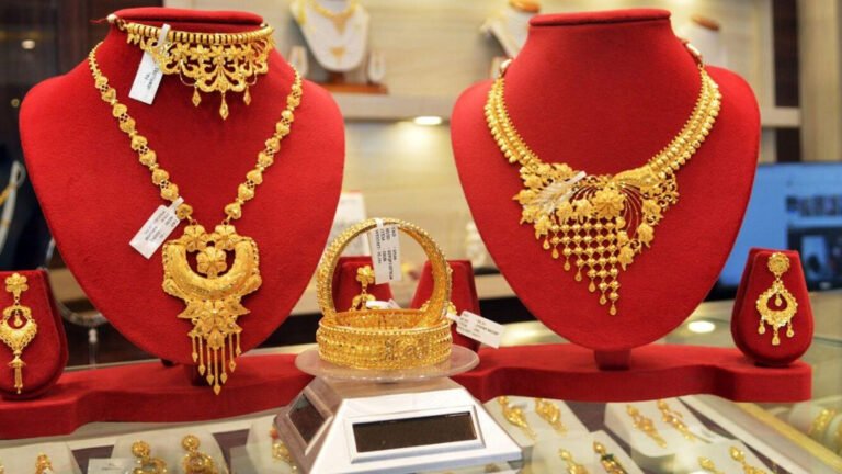 Gold Price Today : పసిడి ప్రియులకు బిగ్ రిలీఫ్.. రెండు వారాల్లో తులం బంగారం రూ.16 వేల వరకు డౌన్..! Gold Price Today : పసిడి ప్రియులకు బిగ్ రిలీఫ్.. రెండు వారాల్లో తులం బంగారం రూ.16 వేల వరకు డౌన్..!